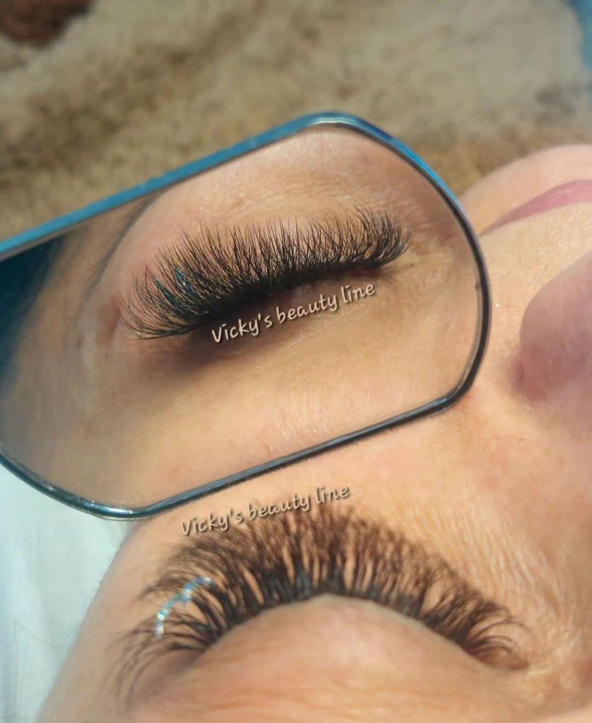 Eyelash extensions at Vicky's Beauty Line